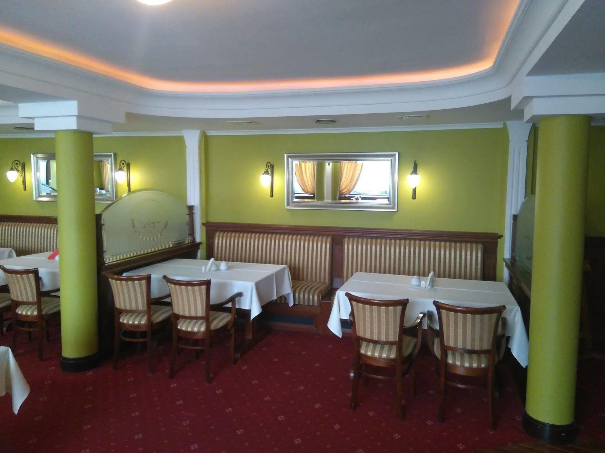 Hotel San Remo Zgierz Exterior photo